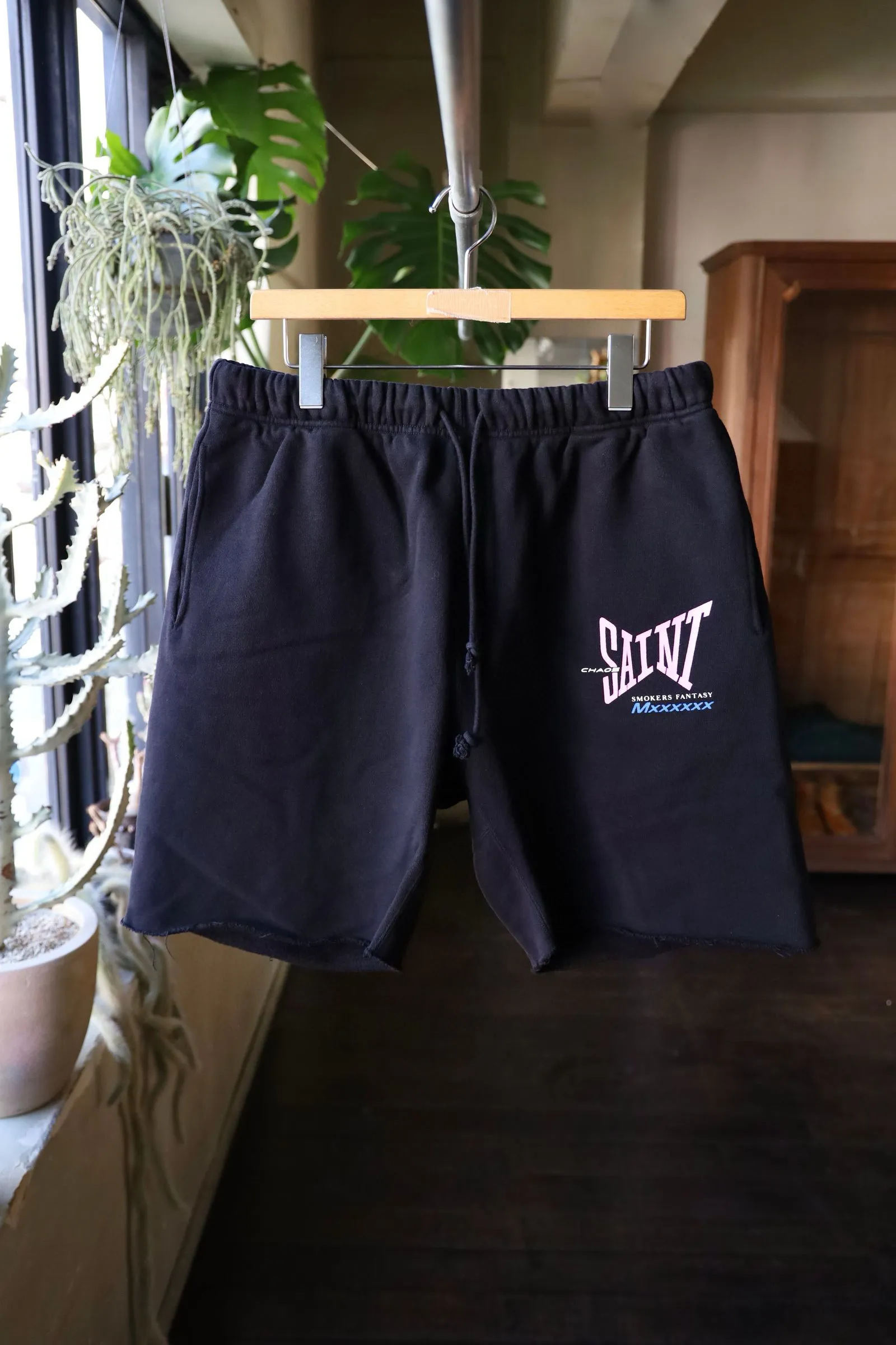 SAINT Mxxxxxx SWEAT SHORTS/RIBON SAINT/BLK pink SAINT LOGO shorts, black S-XL cotton and linen OE yarn fabric, stiff, light, comfortable and breathable, non-locking design, naturally rolled back after water, super handsome version, easy to match, original consistent main mark, wash water mark, little angel anti-counterfeiting mark